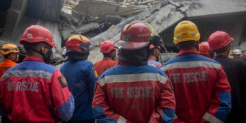 Derrumbe en internado islámico en Indonesia deja 3 muertos y 91 desaparecidos