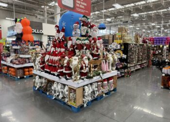 En Victoria se adelanta la Navidad: tiendas desatan la “locura navideña” en octubre