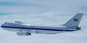 La FAA emite alertas de seguridad aérea en el Pacífico por actividad militar e interferencias