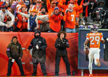 Los Denver Broncos avanzan a la Final de la Conferencia Americana tras vencer a Buffalo en tiempo extra
