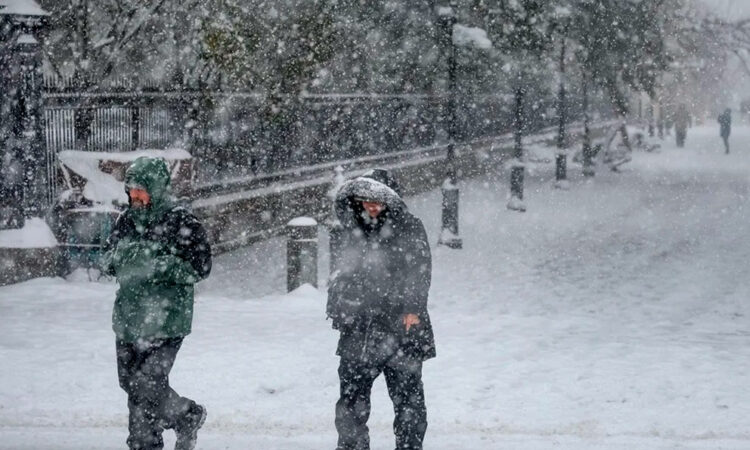 Estados Unidos y Canadá bajo alerta máxima ante la llegada de una tormenta invernal histórica