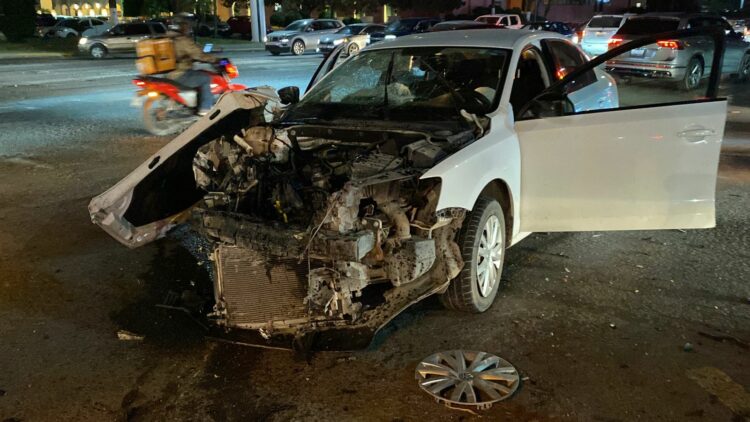 Colisión entre ambulancia de la Cruz Roja y vehículo particular deja cuatro heridos en Ciudad Victoria.