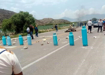 Caos y enfrentamientos en Oaxaca debido a bloqueos de la CNTE