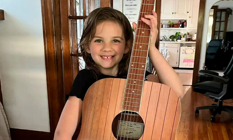 Taylor Swift sorprende a niña fan con guitarra firmada