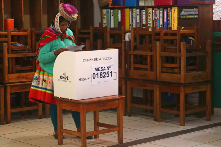 Calma en la segunda vuelta electoral en Perú entre Fujimori y Sánchez
