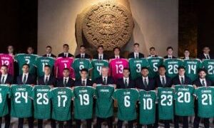 La selección mexicana promueve el programa Be Active con niños