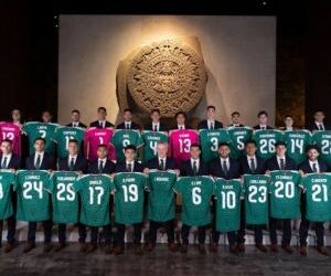 La selección mexicana promueve el programa Be Active con niños