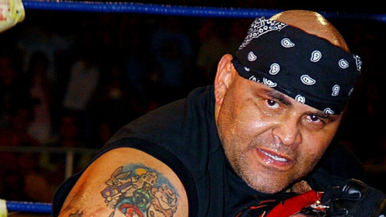Konnan sufre amputación de su segunda pierna; WWE cubre gastos