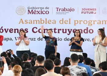 Becarios obligados a asistir a mitin de Sheinbaum en Veracruz