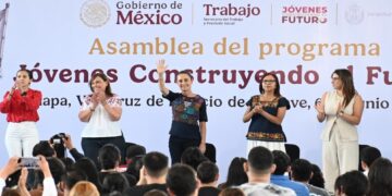 Becarios obligados a asistir a mitin de Sheinbaum en Veracruz