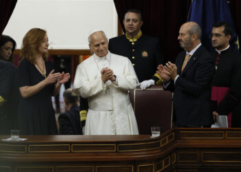 León XIV aboga por migrantes y justicia ante abusos en la Iglesia