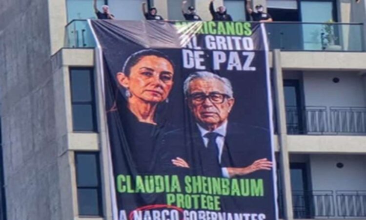 Protestan contra Sheinbaum y Rocha Moya en mitin del Monumento a la Revolución