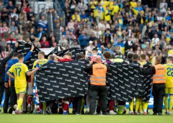 Christian Eriksen se desmaya en amistoso; su médico actualiza su estado