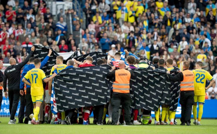 Christian Eriksen se desmaya en amistoso; su médico actualiza su estado